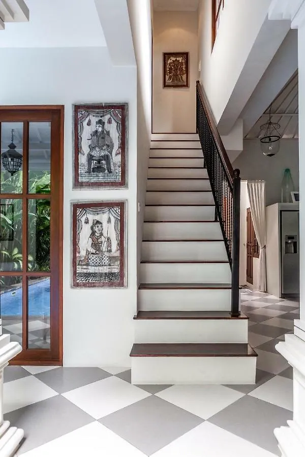 Villa Seni Семиньяк 0*,